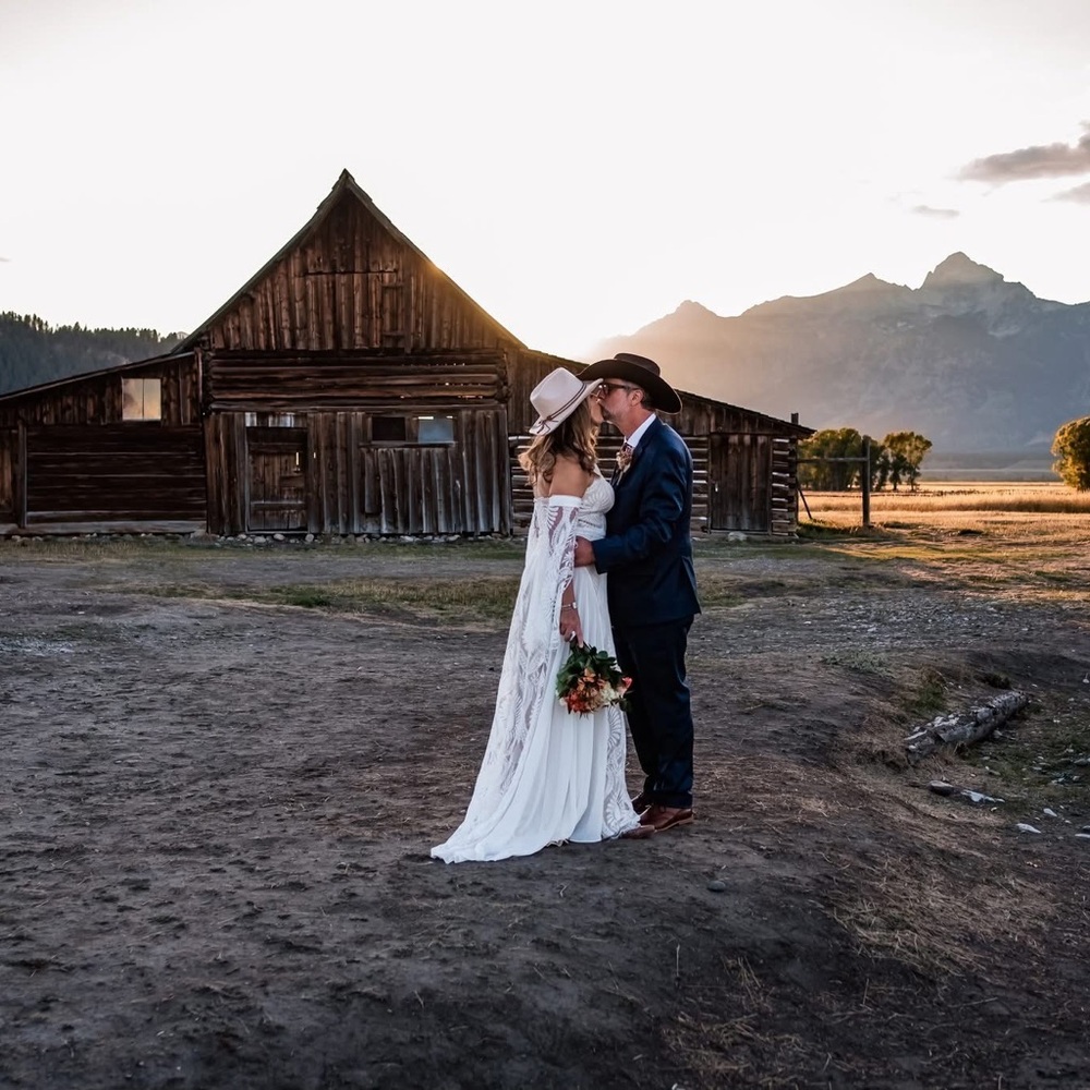 Elegant White Lace Wedding Dress